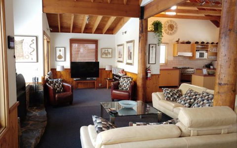 Cloud 9 Alpine Lodge - Kempsey Accommodation 3