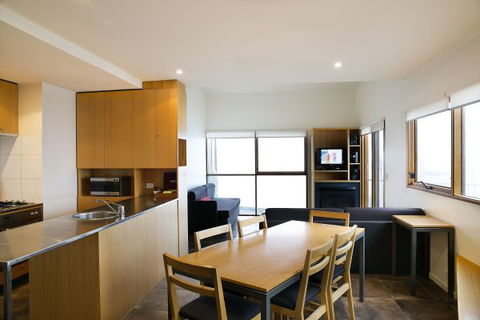 Frueauf Village - Kempsey Accommodation 1