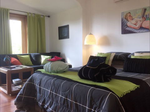 Jonathan Art Centre - Jarramarrumba House - Kempsey Accommodation 2