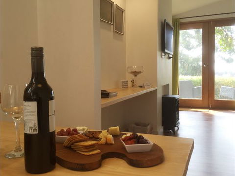 Jonathan Art Centre - Jarramarrumba House - Kempsey Accommodation 3