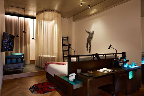 QT Melbourne - Kempsey Accommodation 0