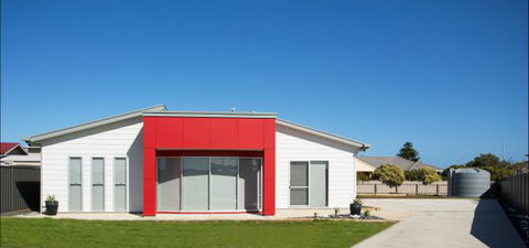 RED FIN Part Of BLUE FIN HOLIDAY HOMES - Kempsey Accommodation 1