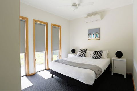 RED FIN Part Of BLUE FIN HOLIDAY HOMES - Kempsey Accommodation 4