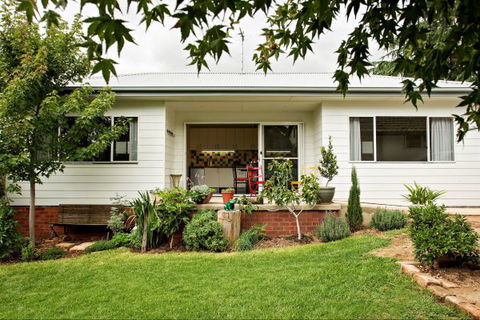 Young Garden Retreat - Kempsey Accommodation 0