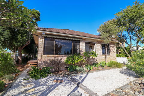 A Reflection On The Lake - Kempsey Accommodation 1