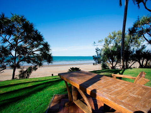 Beachfront Zilzie Holiday Home And Cottage - Kempsey Accommodation 1
