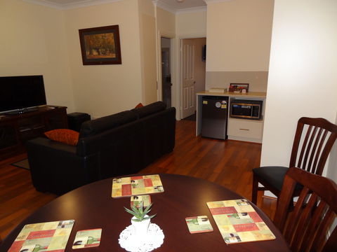 Hahndorf Oak Tree Cottages - Kempsey Accommodation 4