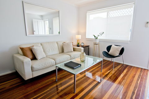 Wynnum Bayside Apartments - Kempsey Accommodation 0