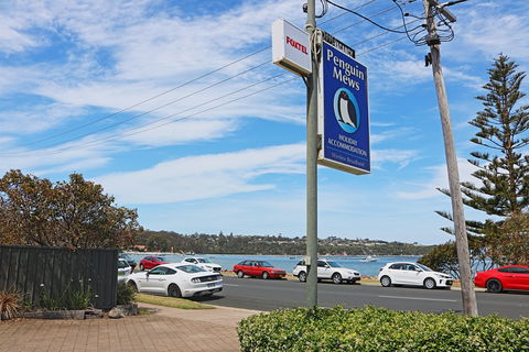 All Decked Out At Penguin Mews - Kempsey Accommodation 8