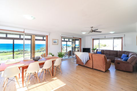 Ripples By The Sea - Kempsey Accommodation 0