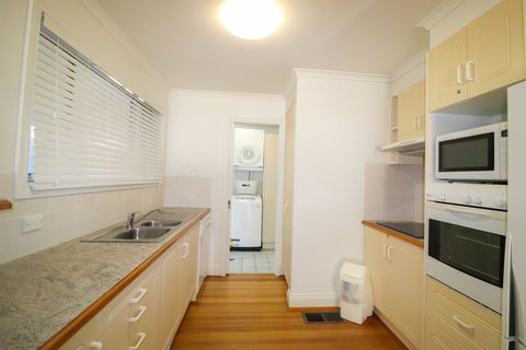 Shearwater Deluxe Villa - Kempsey Accommodation 7