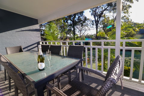 Shearwater Deluxe Villa - Kempsey Accommodation 9