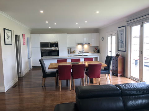 Somerled House - Kempsey Accommodation 5