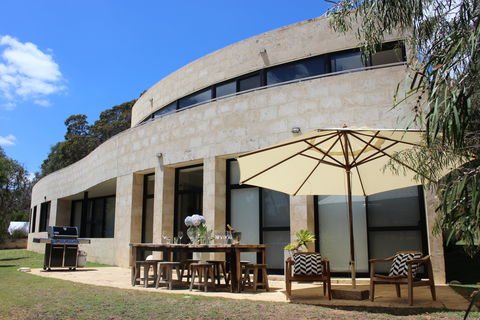 The Summer House - Kempsey Accommodation 1