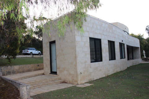 The Summer House - Kempsey Accommodation 2