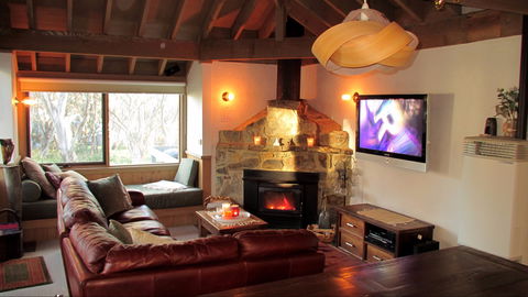 Wallace's - Crystal Creek Chalet 1 - Kempsey Accommodation 2