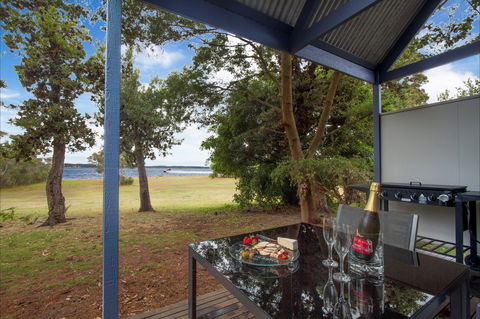 Waterfront Retreat At Wattle Point - Kempsey Accommodation 4