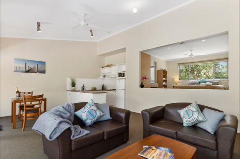 Waterfront Retreat At Wattle Point - Kempsey Accommodation 5
