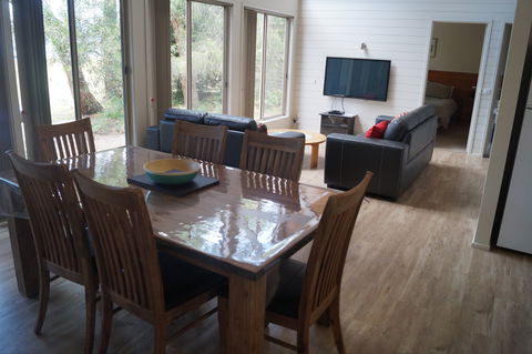 Waterfront Retreat At Wattle Point - Kempsey Accommodation 7