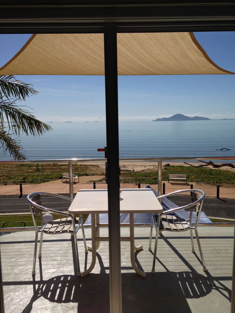 Cardwell Beachfront Motel - Kempsey Accommodation 0