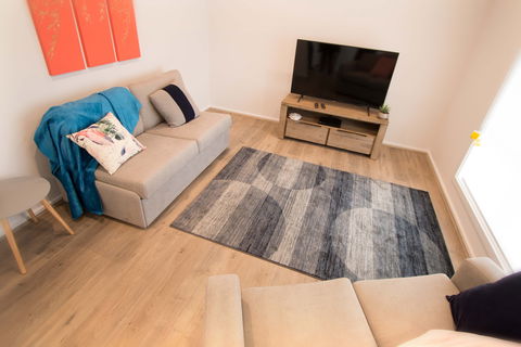 Contemporary ‘Esprit’ With River Reserve Access - Kempsey Accommodation 1