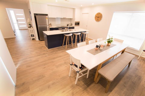Contemporary ‘Esprit’ With River Reserve Access - Kempsey Accommodation 2