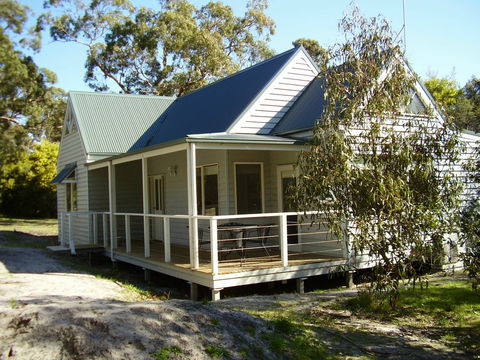 Hooked Inn Cottages - Kempsey Accommodation 0
