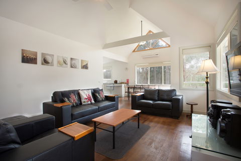 Hooked Inn Cottages - Kempsey Accommodation 1