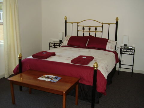 Hooked Inn Cottages - Kempsey Accommodation 2