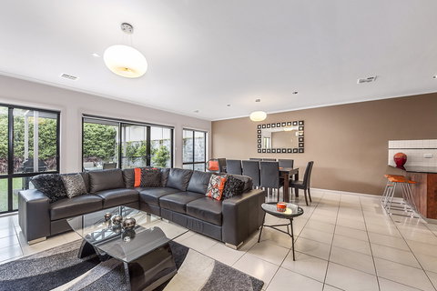 Mount Gambier Apartments - MG Delux - Kempsey Accommodation 0