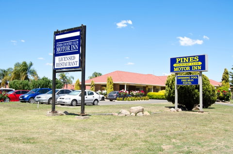 Pines Country Club Motor Inn - Kempsey Accommodation 0