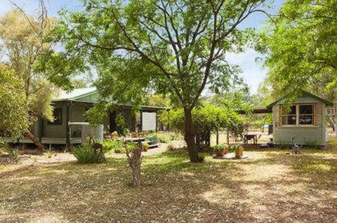 Red Tractor Retreat - Kempsey Accommodation 1