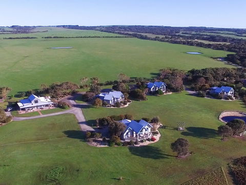 Bear Gully Coastal Cottages - Kempsey Accommodation 0
