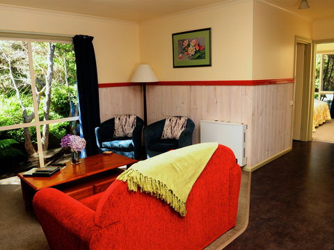 Crays Accommodation - The Esplanade - Kempsey Accommodation 0