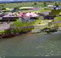 Cranford Waterfront Cottage - Kempsey Accommodation