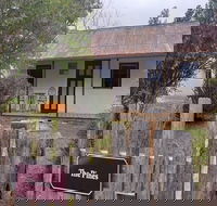 Hill End Pines Cottage - Kempsey Accommodation