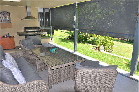 Stay Lakeside - Kempsey Accommodation 2