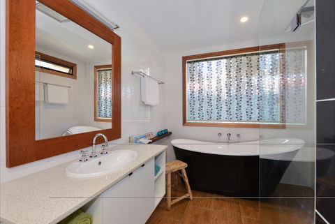Trafalgar Premium Vintage Suites - Kempsey Accommodation 0