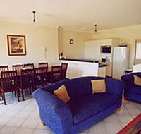 A Beachfront Villa Rockingham - Kempsey Accommodation