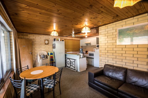 80 Page Drive Blanchetown -River Shack Rentals - Kempsey Accommodation 2