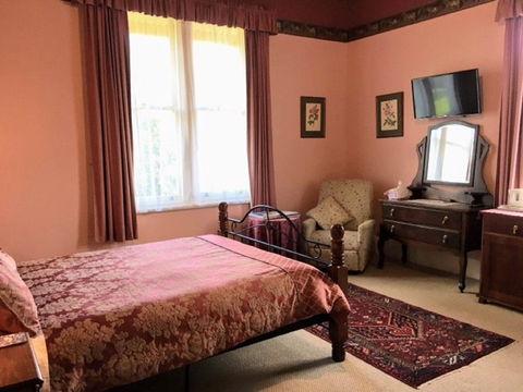 Cambridge House B&B - Kempsey Accommodation 1