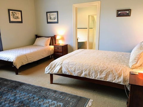 Cambridge House B&B - Kempsey Accommodation 2