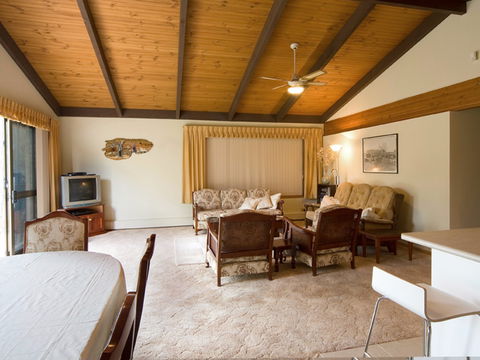 Chisholm Heights CBD Accommodation - Kempsey Accommodation 0