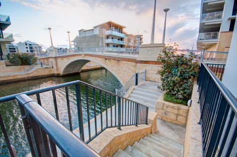 Dolphin Quay 3 Bedroom Apartment - Kempsey Accommodation 0
