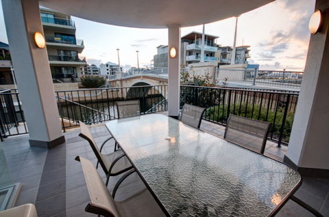 Dolphin Quay 3 Bedroom Apartment - Kempsey Accommodation 1
