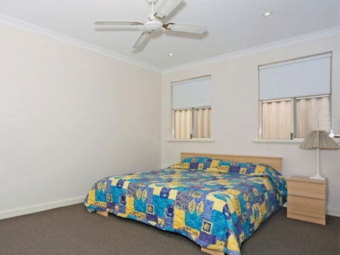 Falcon By The Bay - Kempsey Accommodation 2