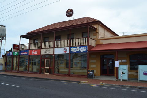 Victoria Hotel Port McDonnell - Kempsey Accommodation 0