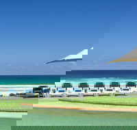 Breakers North - Absolute Beach Front Holiday Apartments