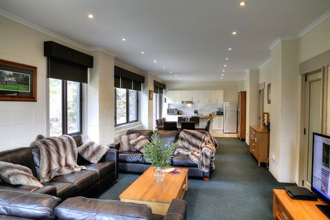 Cedarwood Apartments - Kempsey Accommodation 0