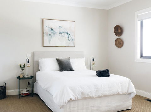 Chic Country Cottage With Vineyard Views - Kempsey Accommodation 2